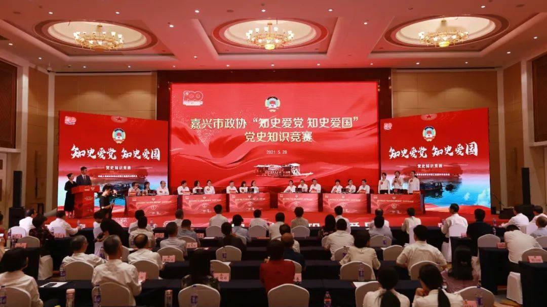 一岁德牧看到男同事就狂吠，看到女同事就媚笑，脸都丢尽了